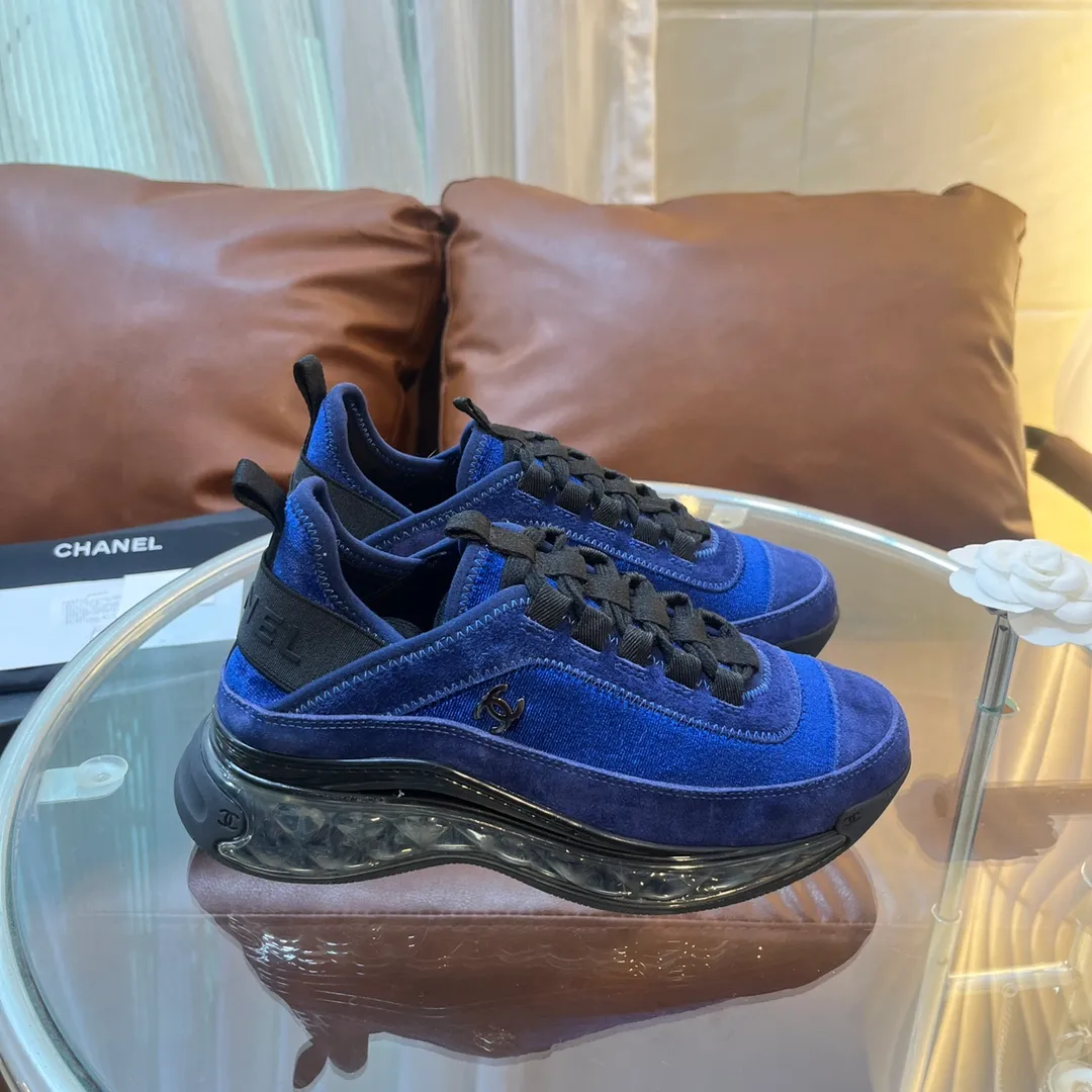 👟👟Ex-factory price 600👟👟 [Long-term supply of high-end versions] ⚠️Note: This model has many colors and the market has a complete range of colors. Welcome to consult ~ chanel Chanel Xiaoxiang casual sports shoes for couples and dad shoes for couples. The original version of the counter is 1:1, each color is accurately matched, and the internal standard is coded. ❣️Fabric material: original imported cow down + imported fabric, ❣️Inner material: imported breathable velvet, ❣️Outsole material: Original 1:1 mold opening, 3 layers of TPU ❣️Number of sizes: Women's 35-42 Men's 39-46 (Men's ➕10) Couple's version (with full set of high-end packaging)